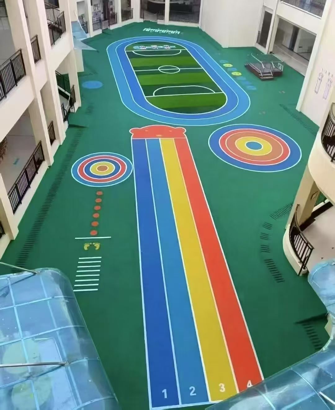 台州市幼儿园塑胶跑道仿真草坪 - 厂家